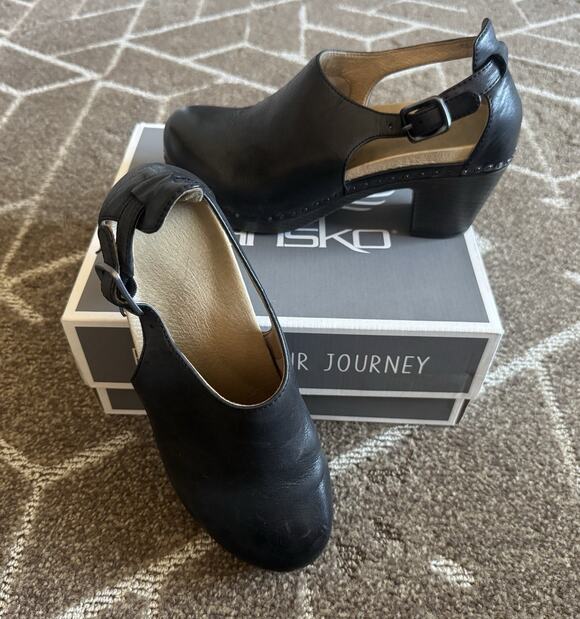 Dansko Shoes - Dansko Sassy Milled Burnished Black Clog Sandal Contoured Footbed Lightweight 38